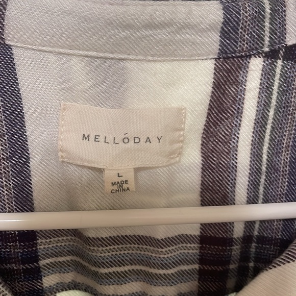 women's long sleeve gray and white plaid / flannel button up shirt - Picture 2 of 6